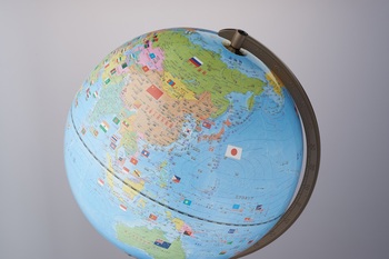 レイメイ藤井-国旗付き地球儀-組立て式-球径30cm-木製台座-OYV328 | 4 | ブング・ステーション
